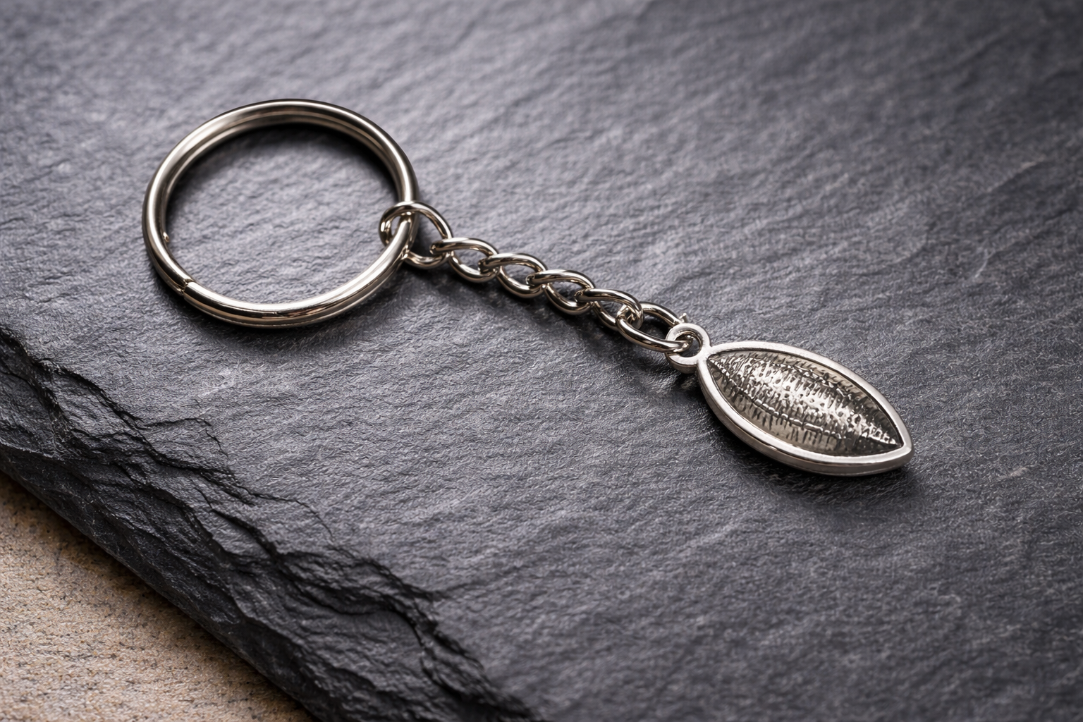 Porte-clés Rugby gravé — Ballon Cadeau Rugbyman Personnalisé Métal Argenté 6 Porte-clés Rugby gravé — Ballon Cadeau Rugbyman Personnalisé Métal Argenté – Image 6