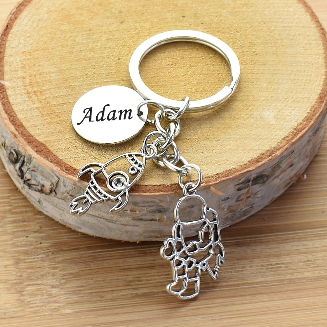 Porte-clés Astronaute & Fusée Personnalisé Gravé – Cadeau Espace, Cosmonaute ou Rêveur d'Étoiles 3 Porte-clés Astronaute gravé — fusée origami