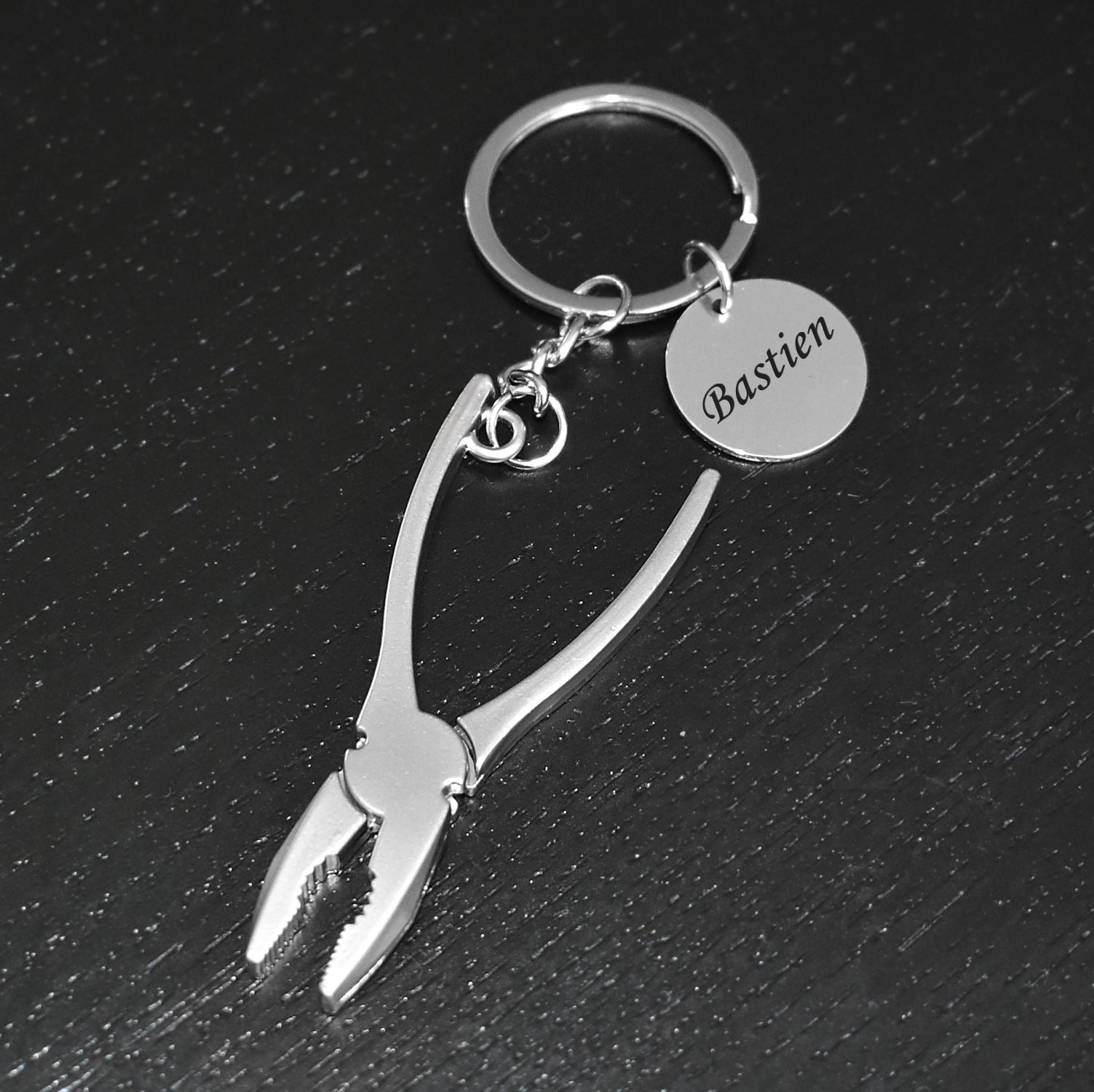 Porte-clés Pince Bricoleur Personnalisé Gravé – Cadeau Artisan, Électricien ou Passionné de Bricolage 4 Porte-clés Bricoleur gravé — pince à bec