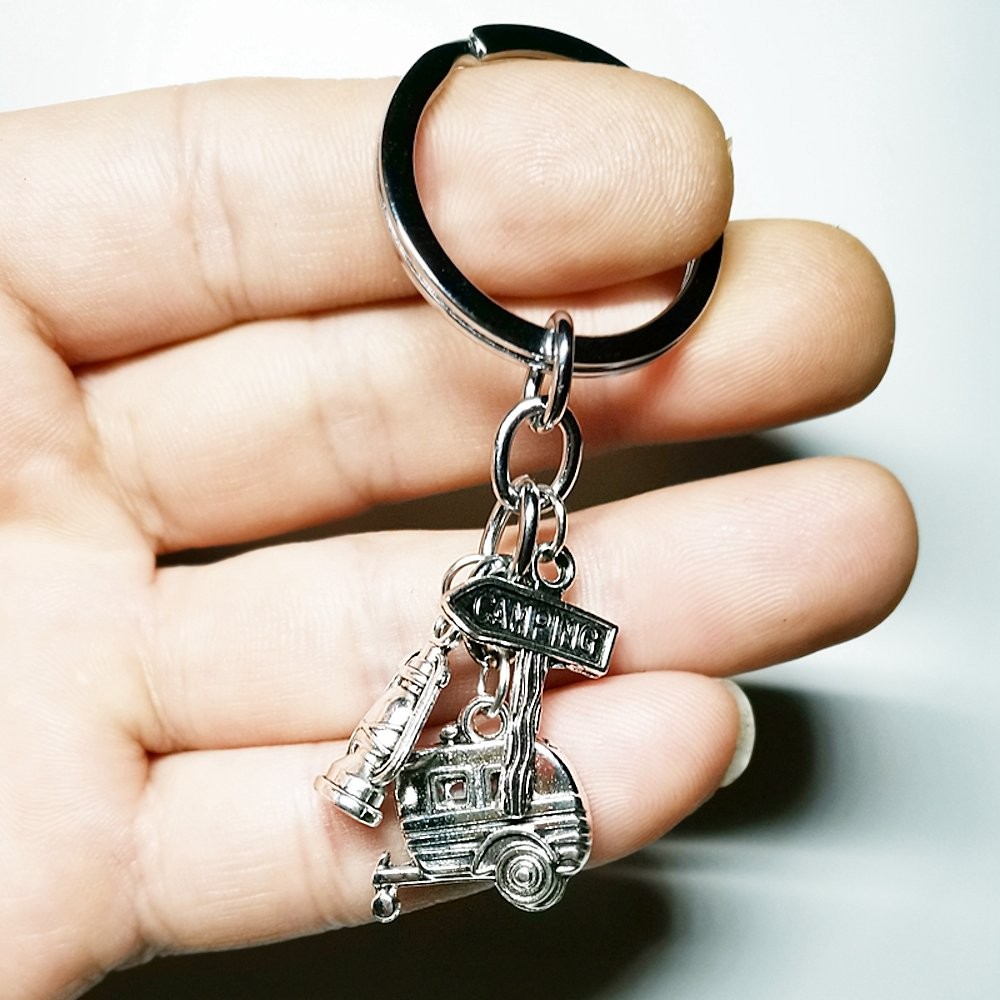 Porte-clés Camping gravé — Caravane Lanterne Cadeau Vacances Personnalisé Métal Argenté 3 Porte-clés Camping gravé — caravane lanterne