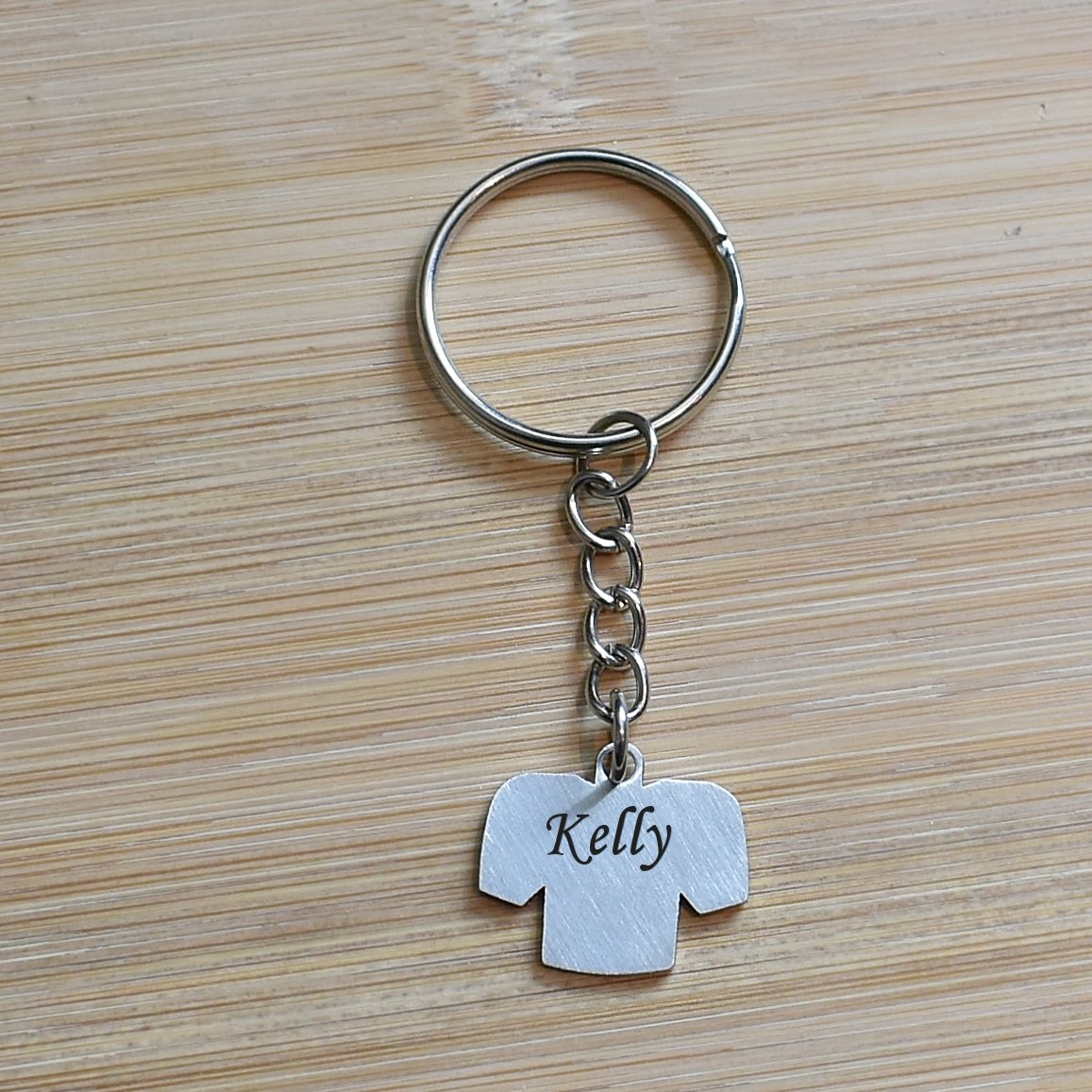 Porte-clés Maillot de Sport Personnalisé Gravé – Cadeau Football, Rugby ou Équipe de Cœur 4 Porte-clés Maillot Sport gravé — prénom acier