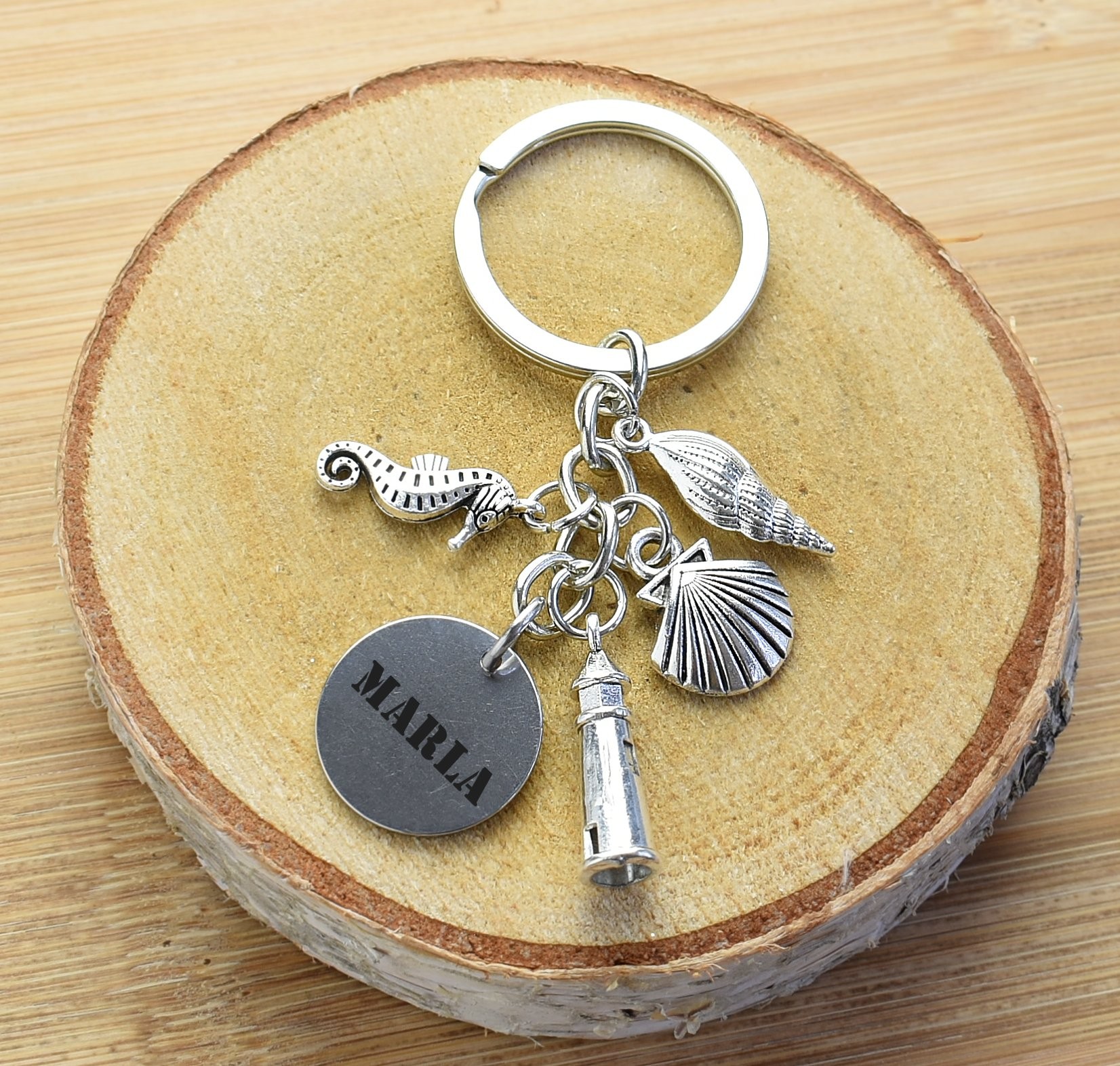 Porte-clés Mer & Océan Personnalisé Gravé – Cadeau Vacances, Plage ou Amoureux de la Mer 2 Porte-clés Mer gravé — coquillage phare