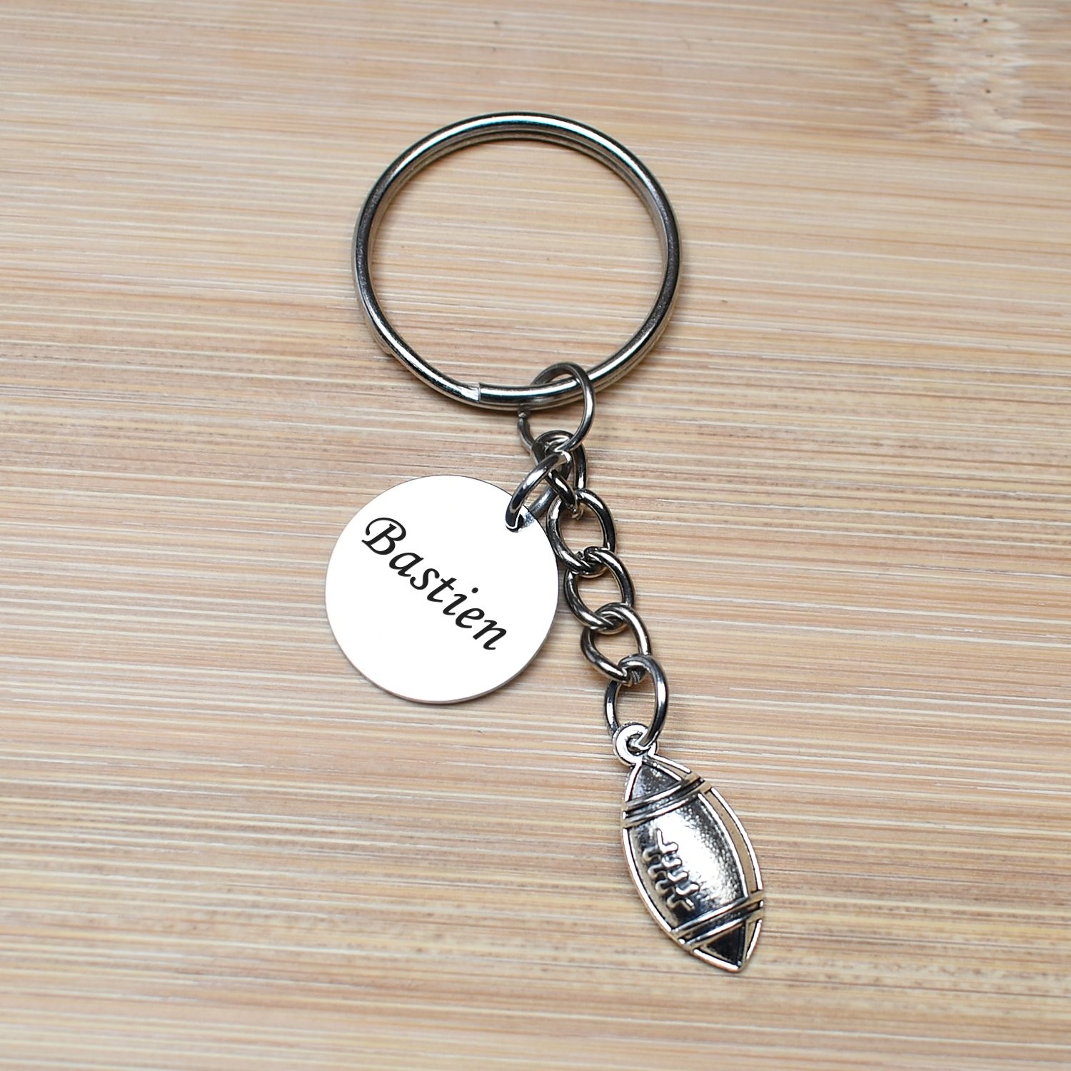 Porte-clés Rugby gravé — Ballon Cadeau Rugbyman Personnalisé Métal Argenté 2 Porte-clés Rugby gravé — ballon