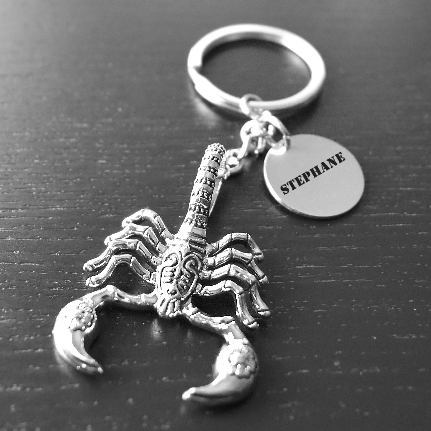 Porte-clés Scorpion gravé — Cadeau Zodiaque Personnalisé Métal Argenté 4 Porte-clés Scorpion gravé