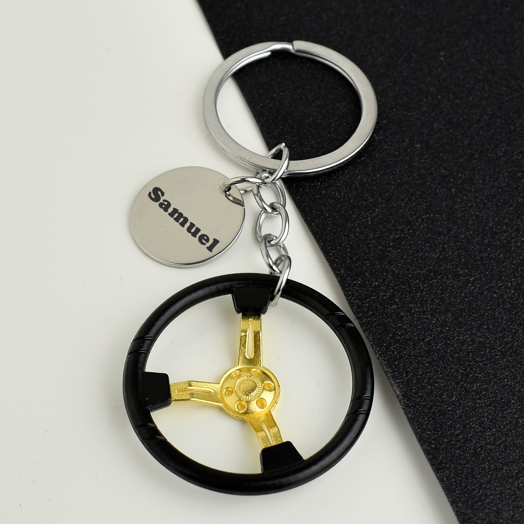 Porte-clés Volant de Course gravé — Noir et Doré Cadeau Automobile Pilote Personnalisé Métal 4 Porte-clés Volant de Voiture gravé — noir